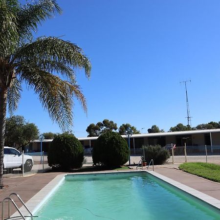 בלראנלד Capri Motel מראה חיצוני תמונה