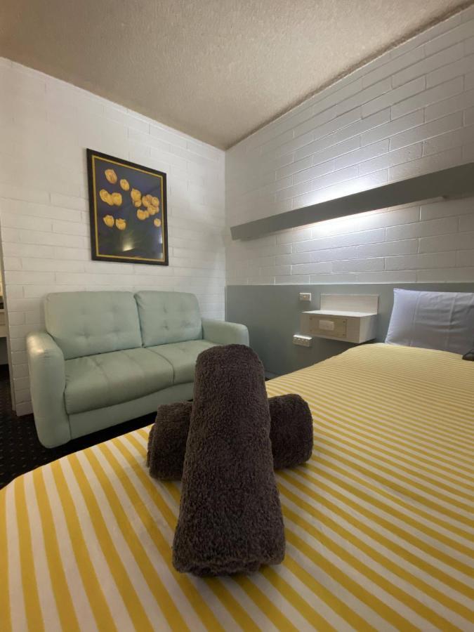 בלראנלד Capri Motel מראה חיצוני תמונה
