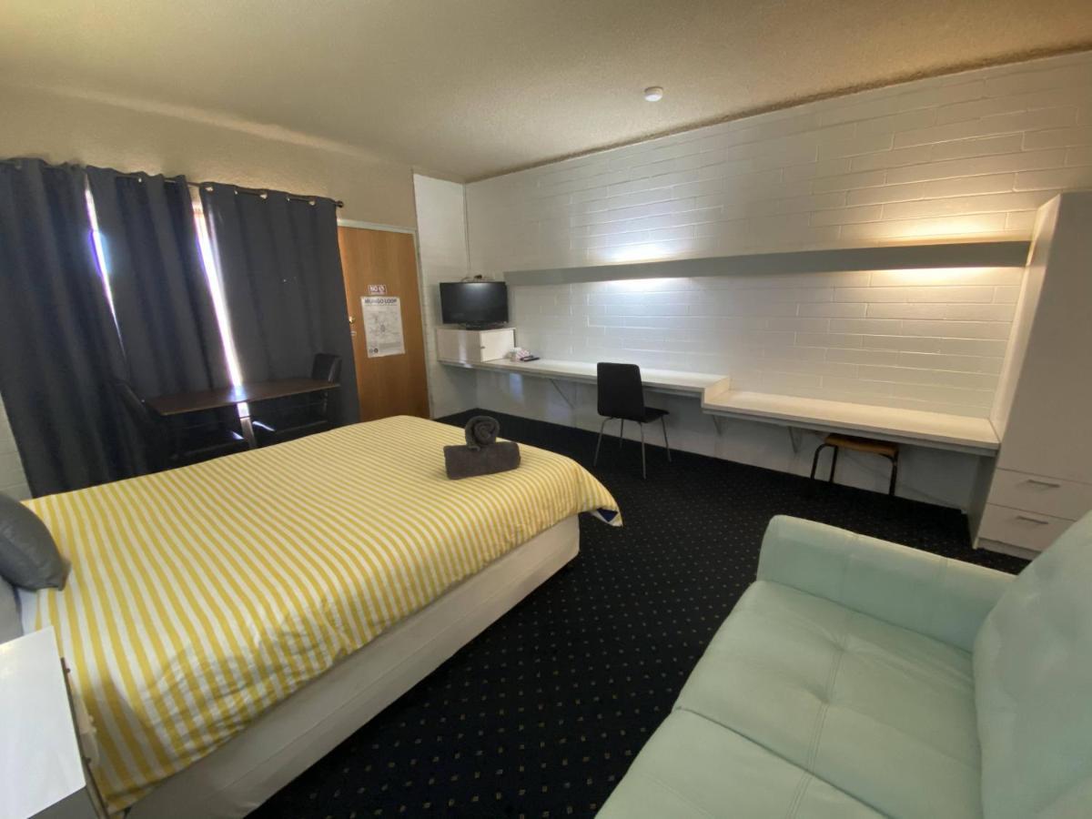 בלראנלד Capri Motel מראה חיצוני תמונה