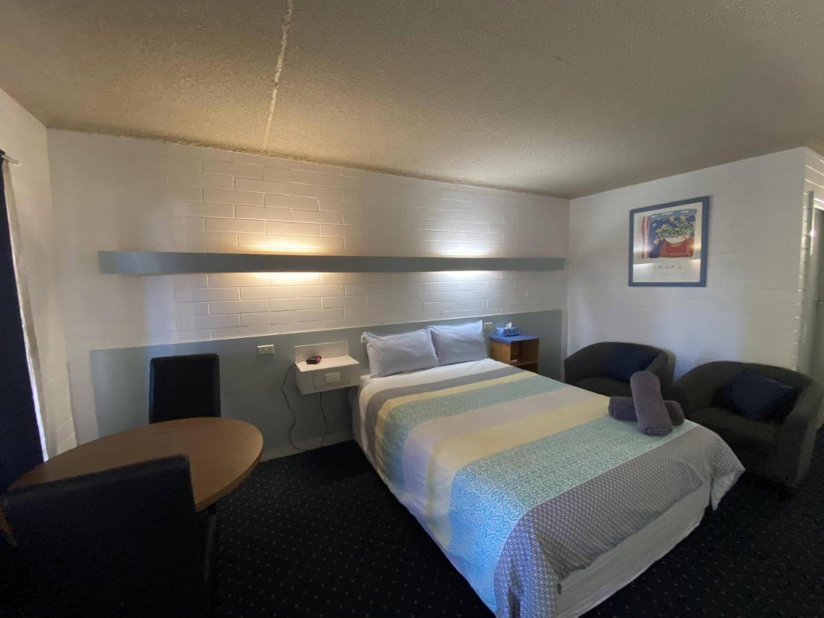 בלראנלד Capri Motel מראה חיצוני תמונה