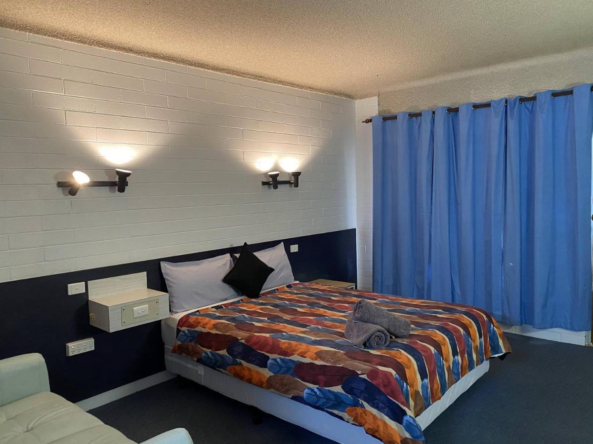 בלראנלד Capri Motel מראה חיצוני תמונה