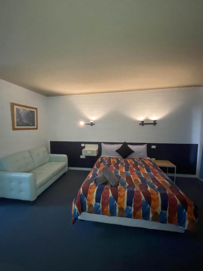 בלראנלד Capri Motel מראה חיצוני תמונה