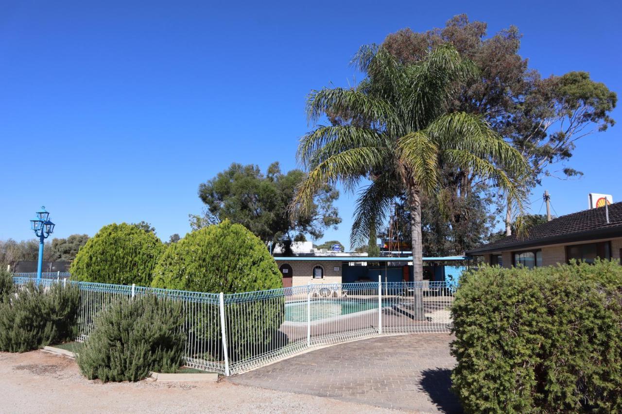 בלראנלד Capri Motel מראה חיצוני תמונה