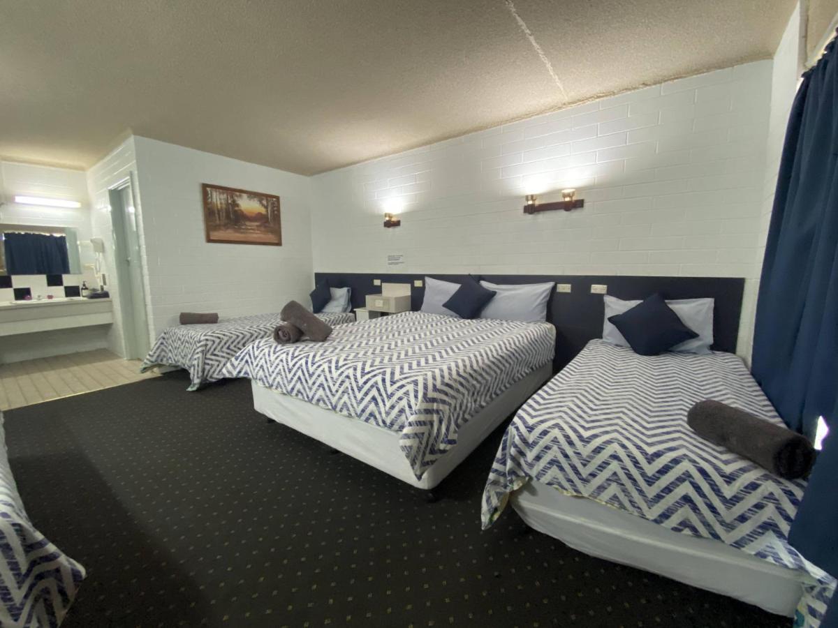 בלראנלד Capri Motel מראה חיצוני תמונה