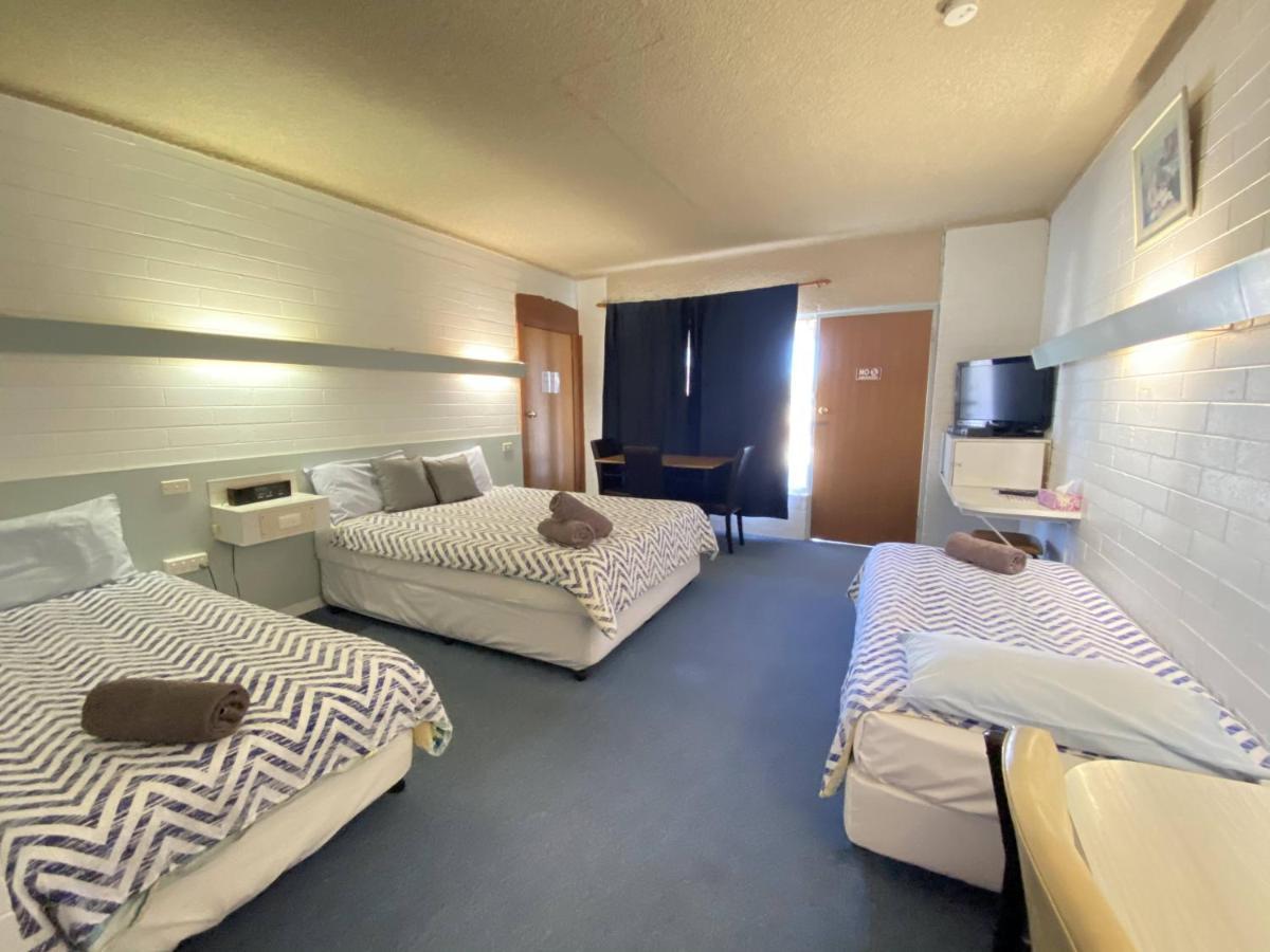 בלראנלד Capri Motel מראה חיצוני תמונה