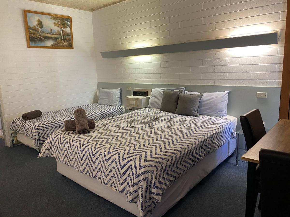 בלראנלד Capri Motel מראה חיצוני תמונה