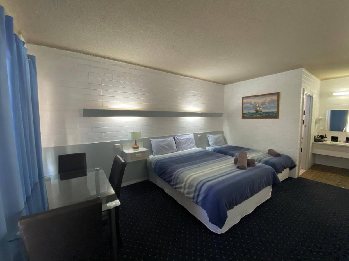 בלראנלד Capri Motel מראה חיצוני תמונה