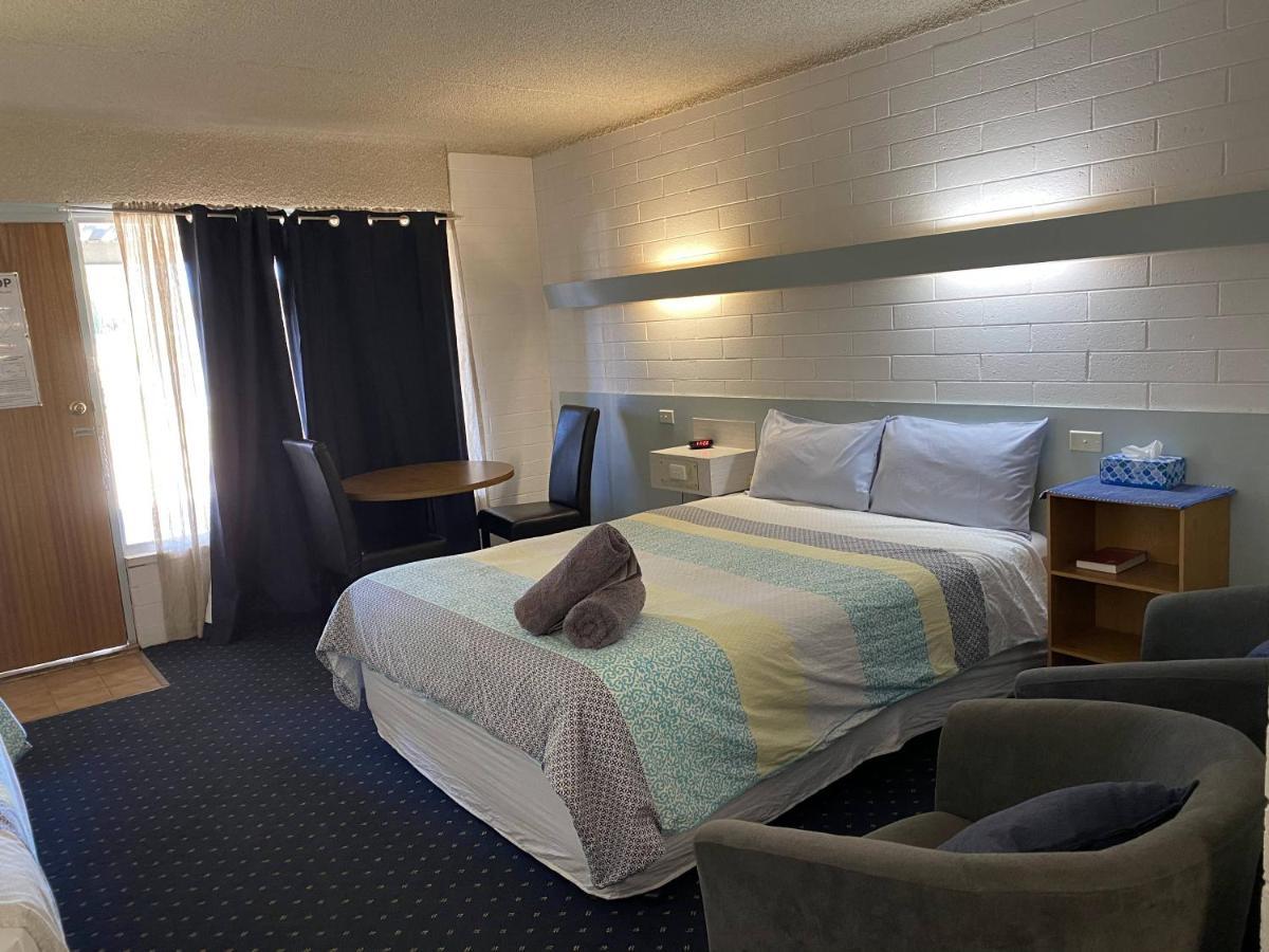 בלראנלד Capri Motel מראה חיצוני תמונה