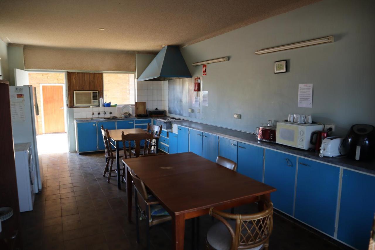 בלראנלד Capri Motel מראה חיצוני תמונה
