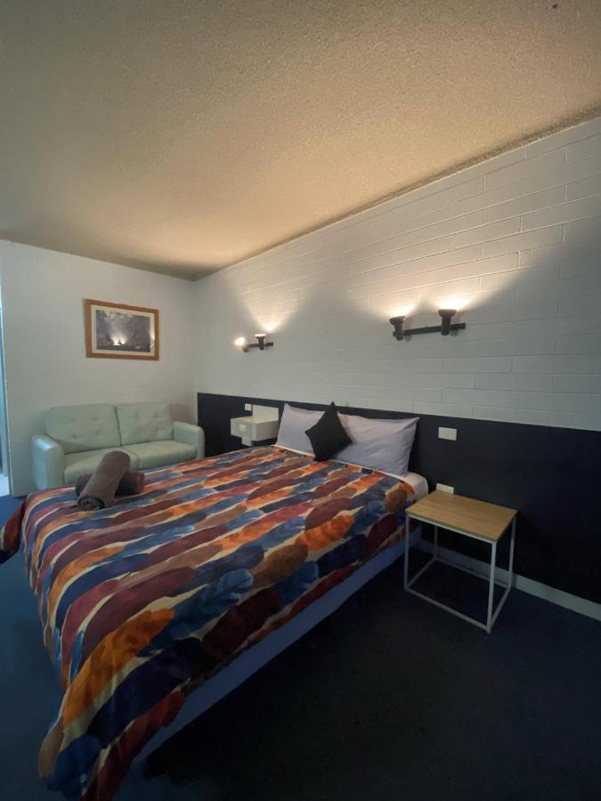 בלראנלד Capri Motel מראה חיצוני תמונה