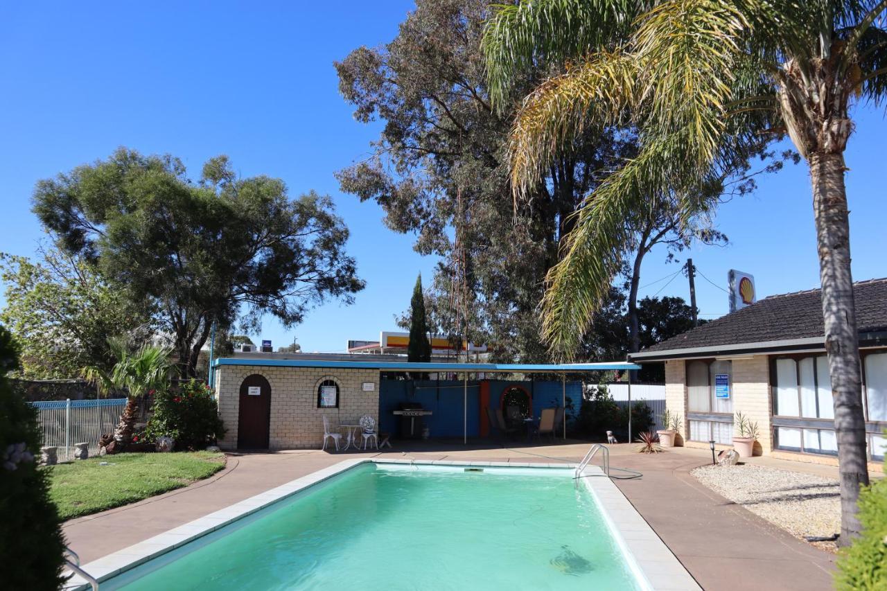 בלראנלד Capri Motel מראה חיצוני תמונה