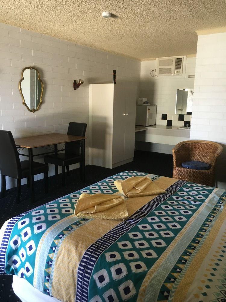 בלראנלד Capri Motel מראה חיצוני תמונה