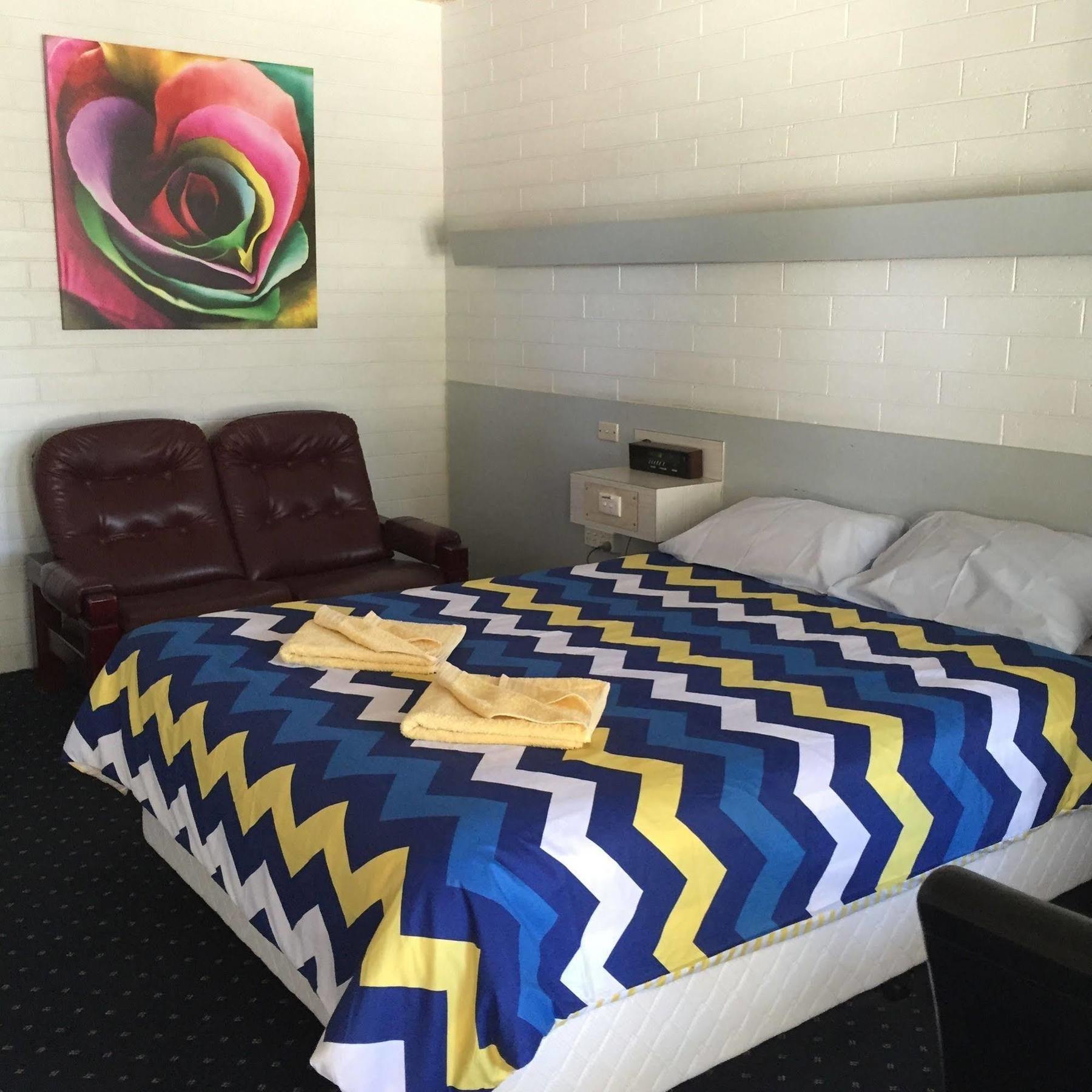 בלראנלד Capri Motel מראה חיצוני תמונה